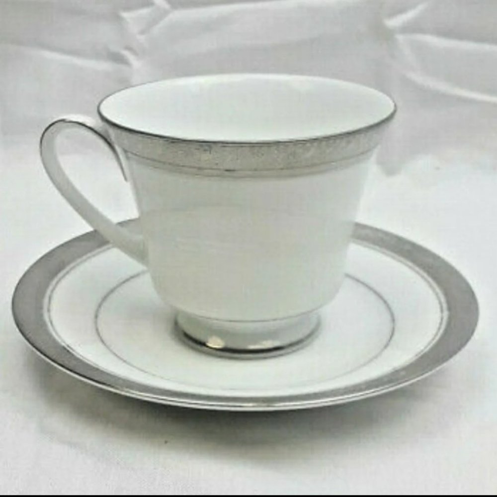 Noritake, Fine Porcelain, Crestwood Platinum, 8 PIECE SET Teacup and Saucer, NEW